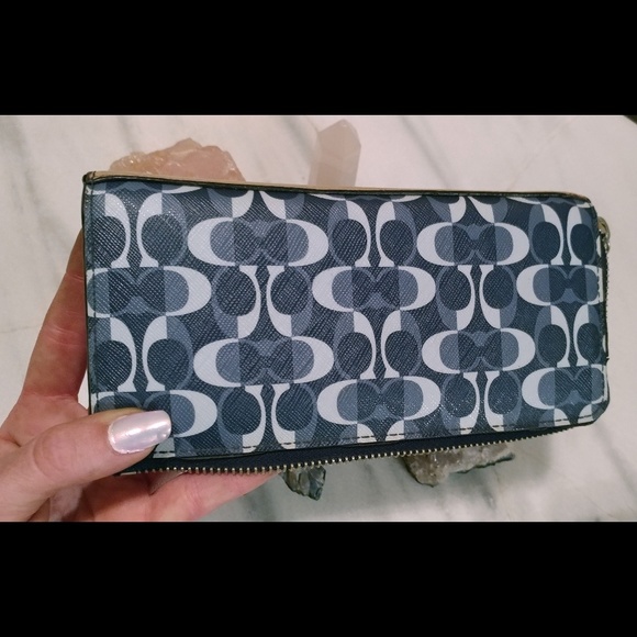 SOLD!! Coach Large Wallet - Picture 3 of 6